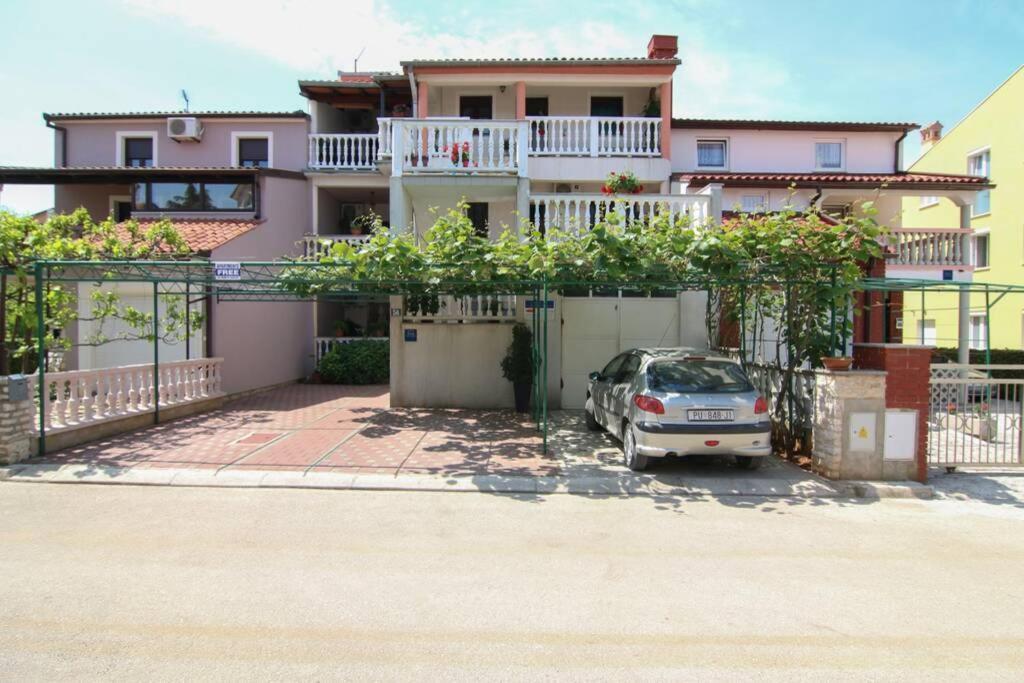 Apartments Kristina Fazana D Bagian luar foto