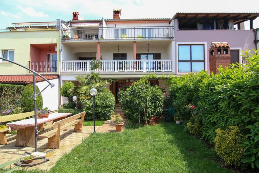 Apartments Kristina Fazana D Bagian luar foto